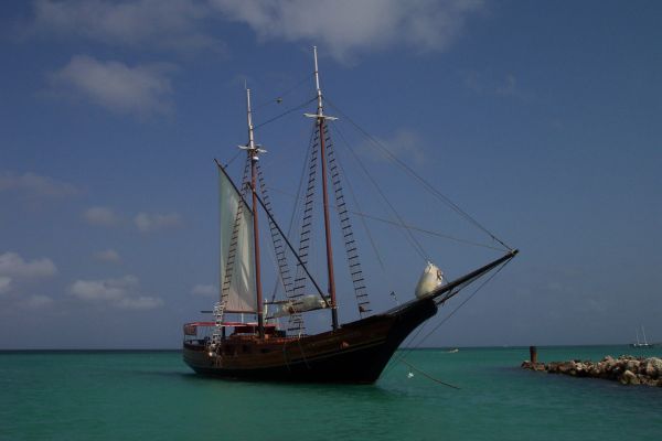 Snorkeling schooner on Aruba